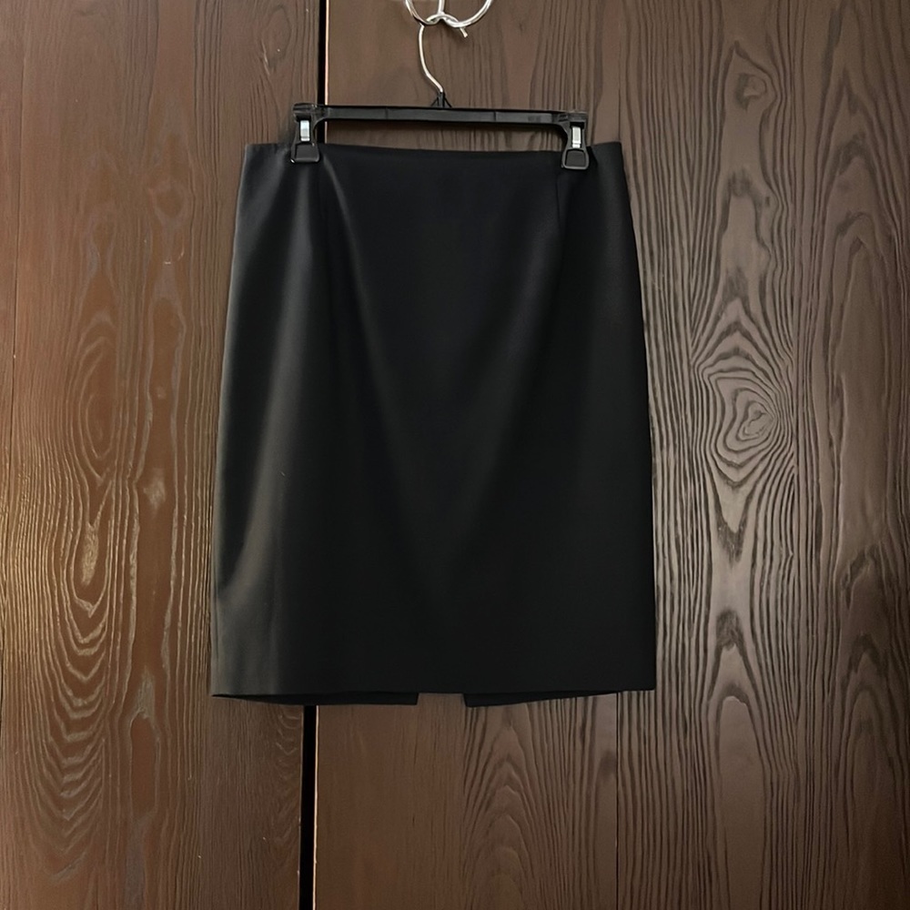 Elie Tahari dark blue, pencil skirt. Size Large.